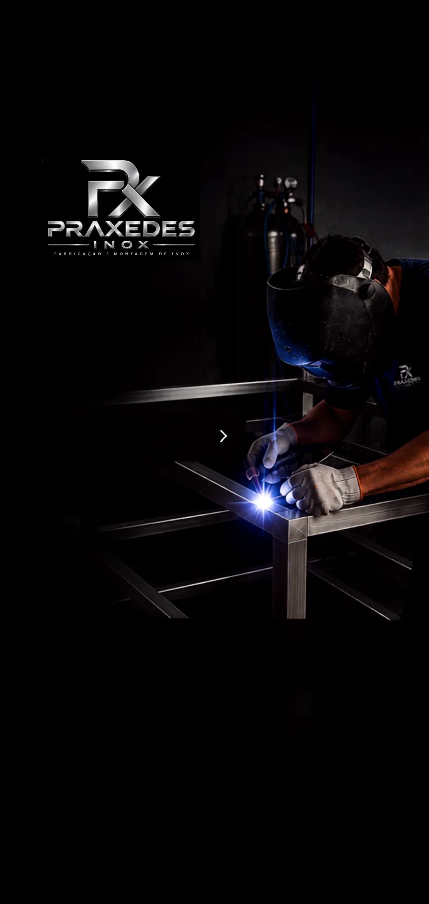 Soldador executando solda TIG em estrutura de aço inox na oficina Praxedes